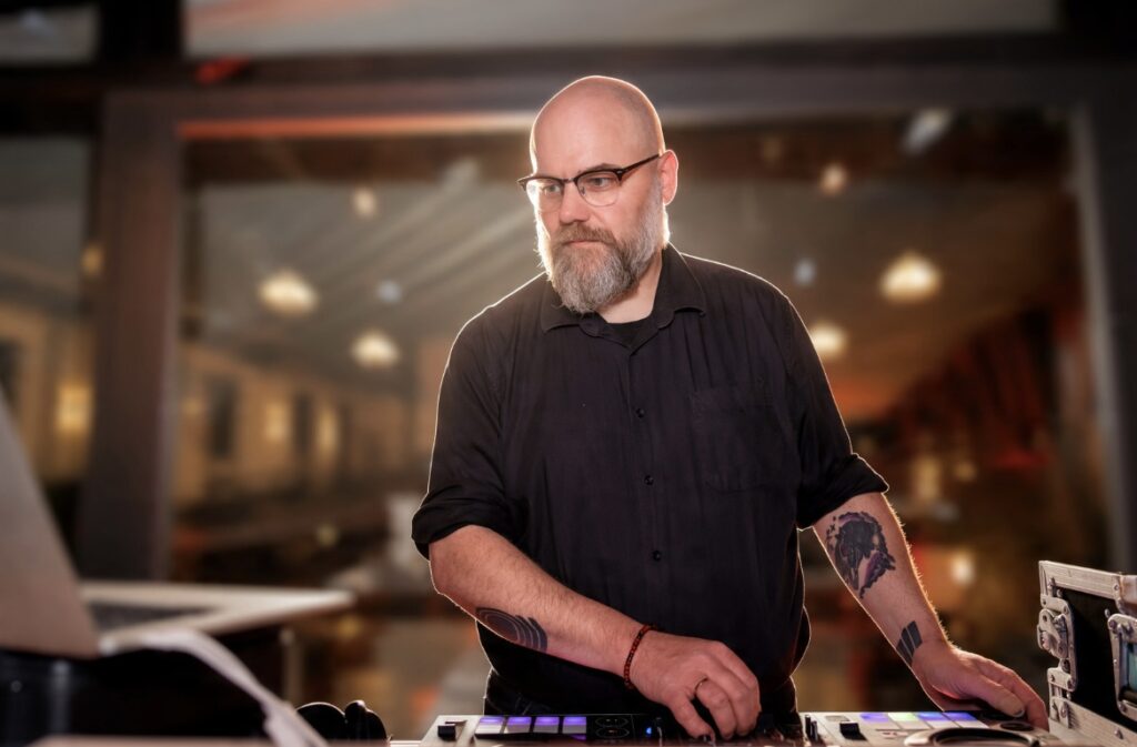 Christian von Sand and Sound am DJ-Pult