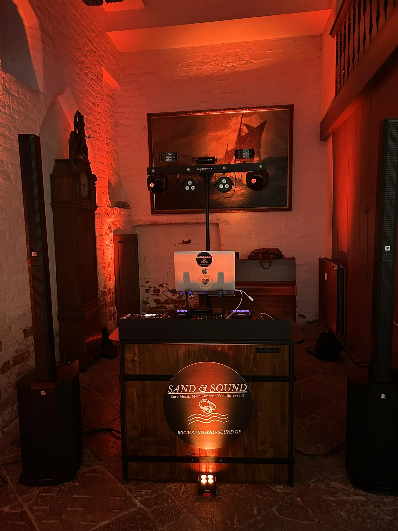 Mein DJ-Aufbau zwischen historischen Mauern